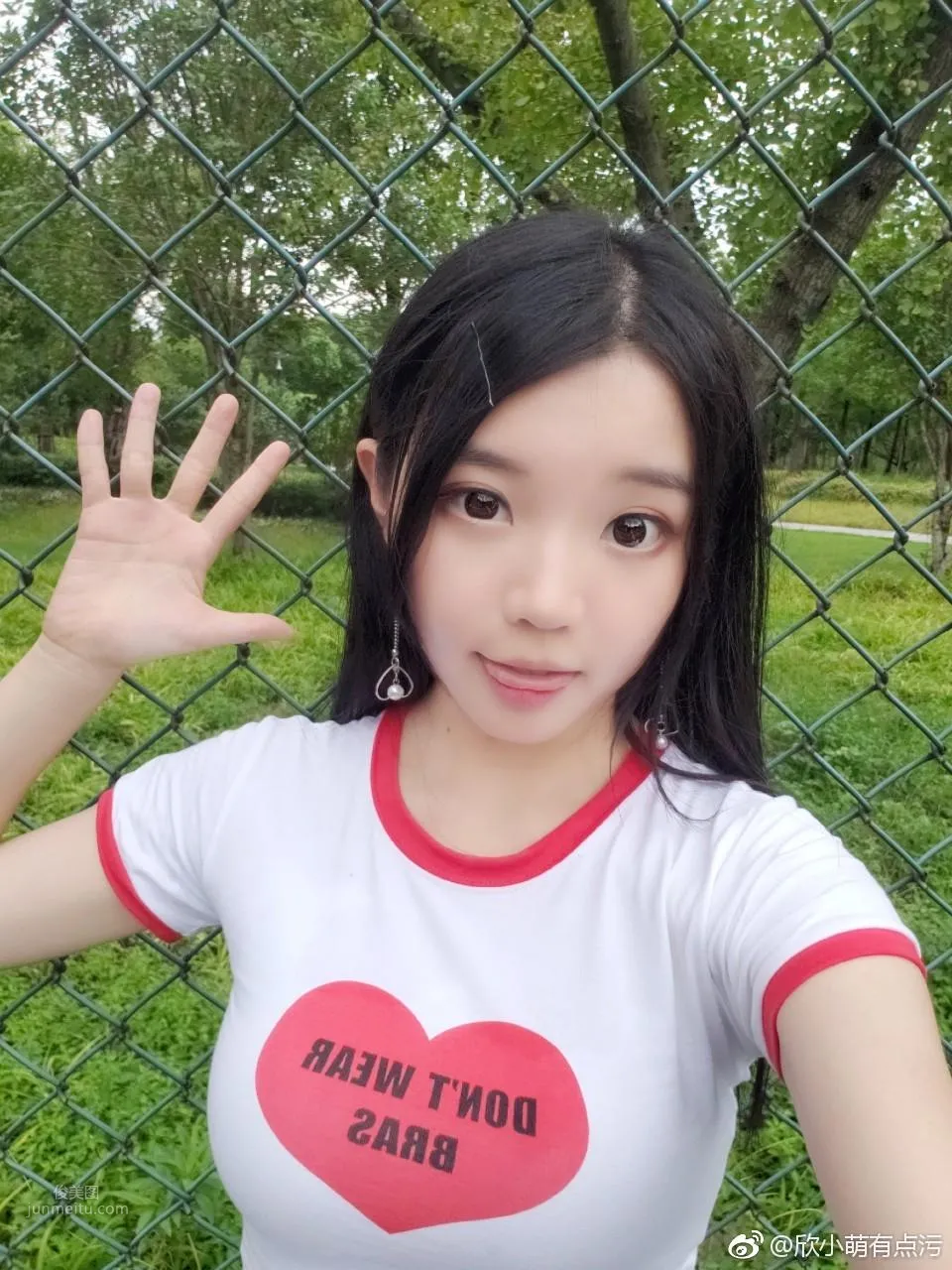 小清新女主播欣小萌「專跳二次元宅舞」取悅宅友 17