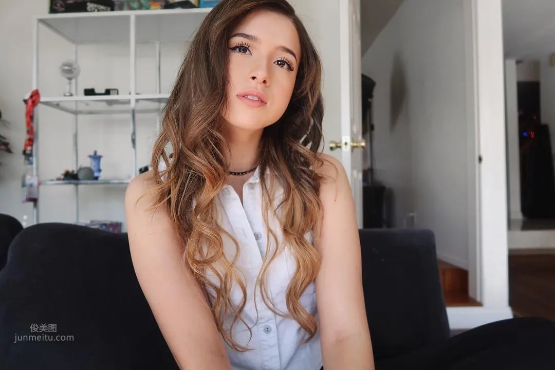 Pokimane- 北美LOL超人氣美女主播私房照 11