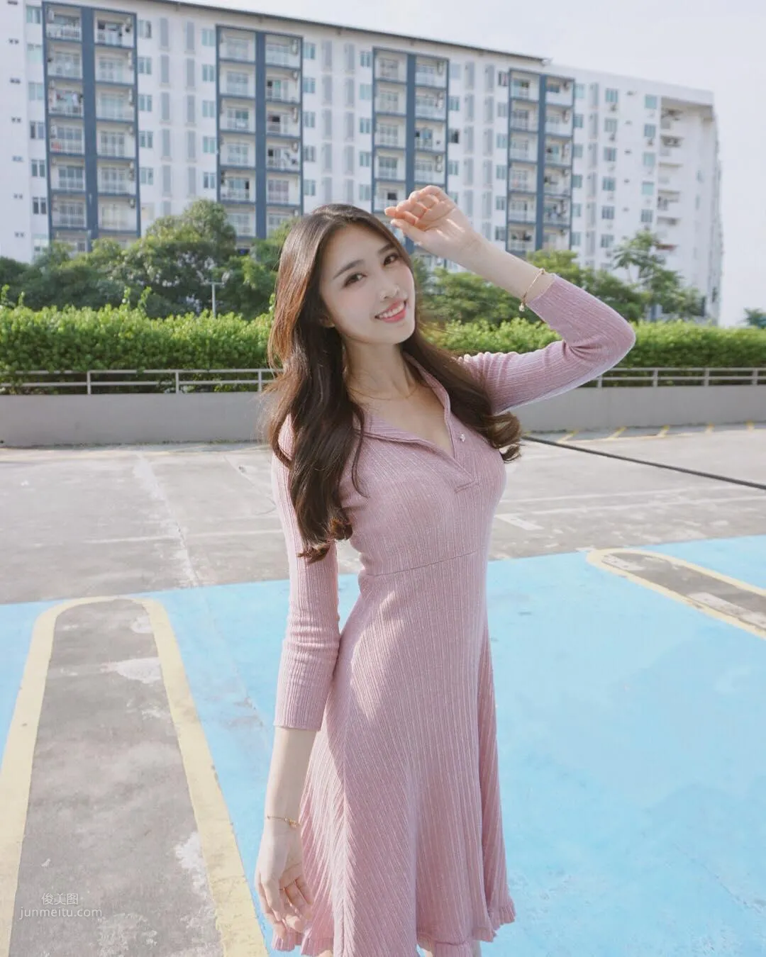 大馬正妹Fedora Ng，修長美腿低胸超迷人 26