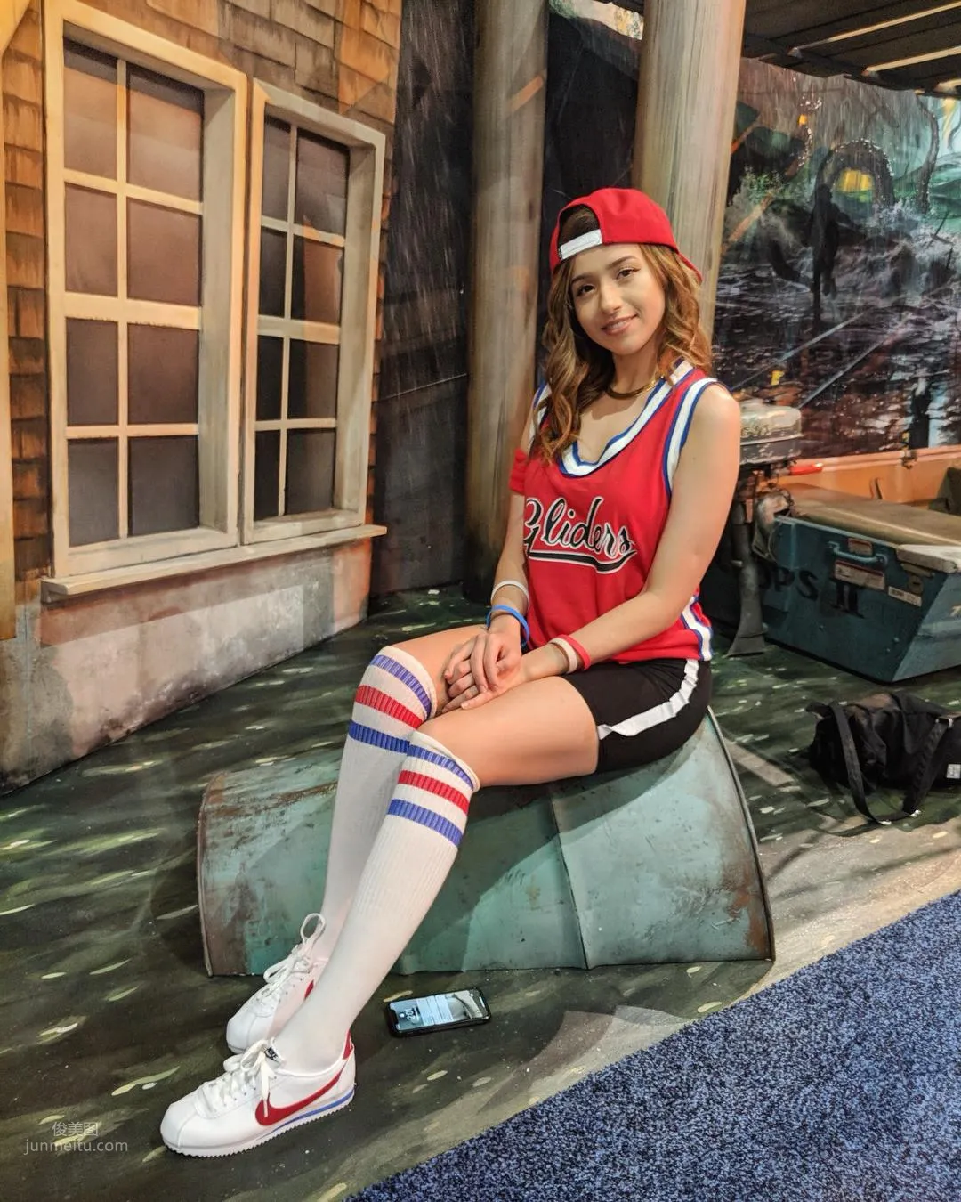 Pokimane- 北美LOL超人氣美女主播私房照 19