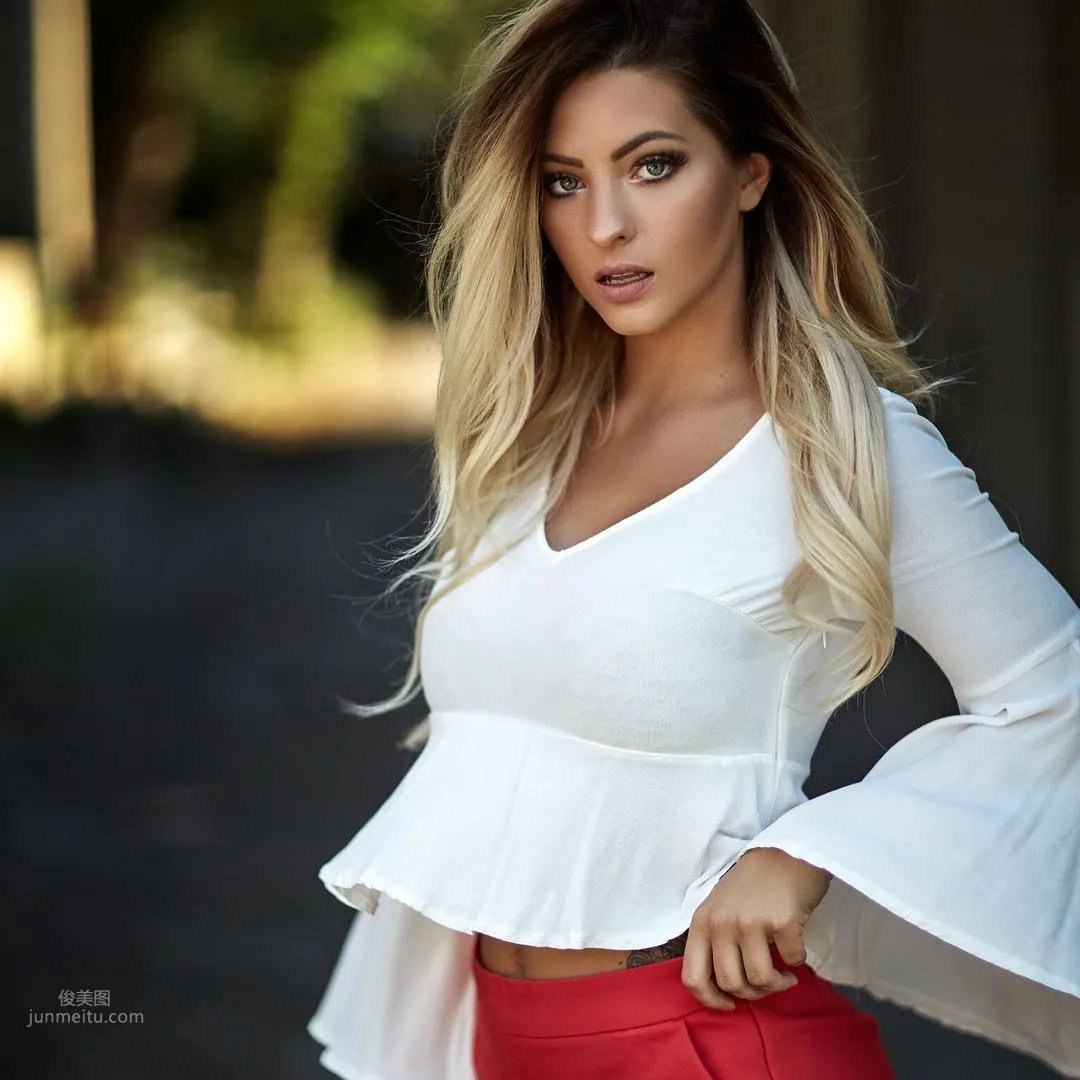 Ashley Resch- 登上杂志75次的肉感Model_13
