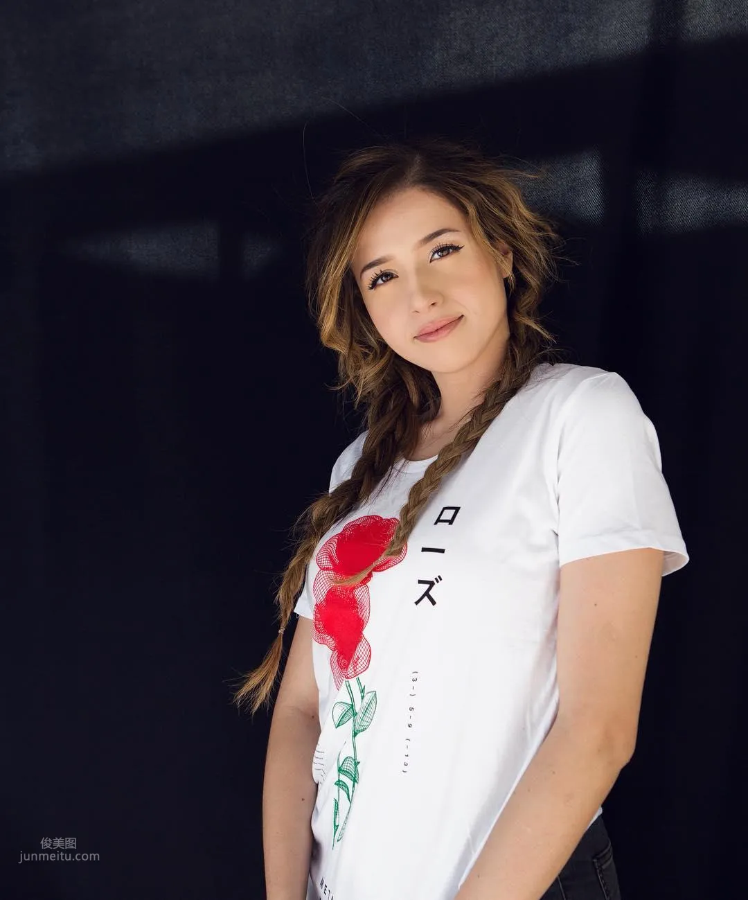 Pokimane- 北美LOL超人氣美女主播私房照 20