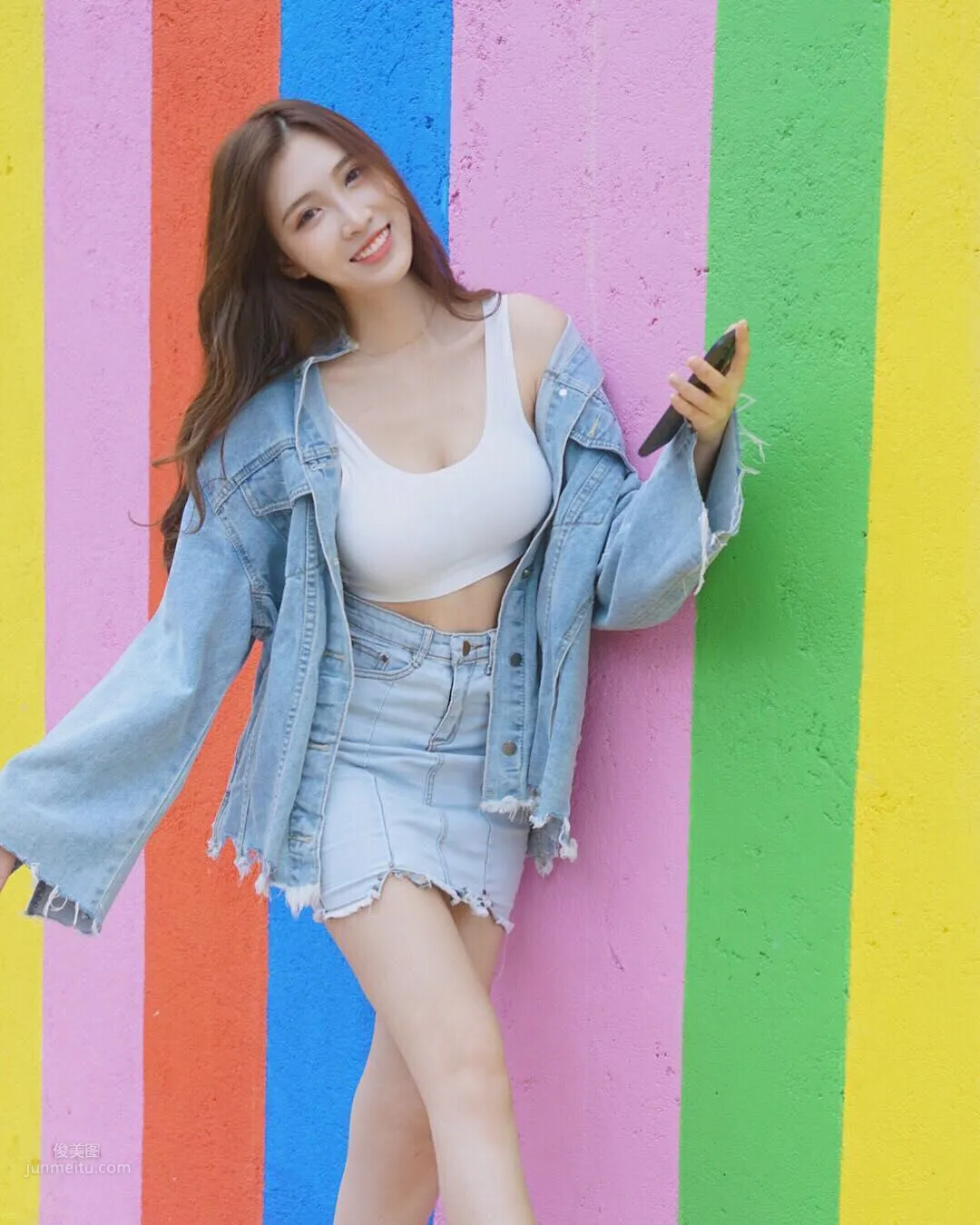 大馬正妹Fedora Ng，修長美腿低胸超迷人 25