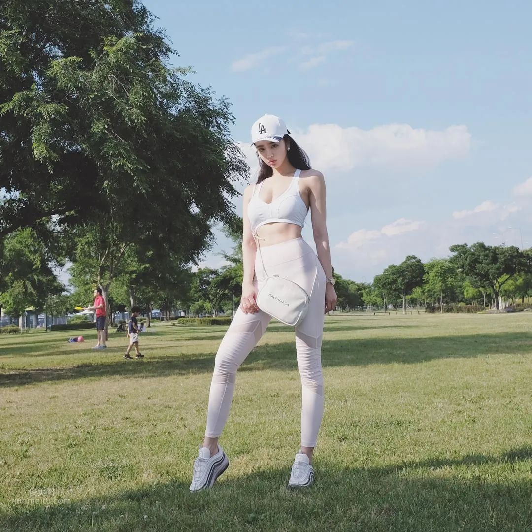 李妍和- 健美身材馬甲線 12