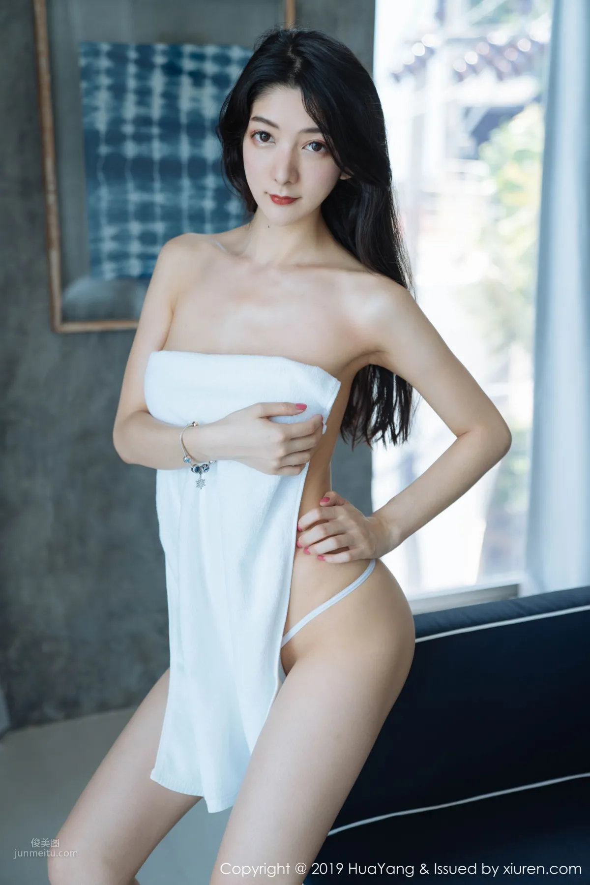 女神Angela喜歡貓 紅色吊帶浴巾裹身 4