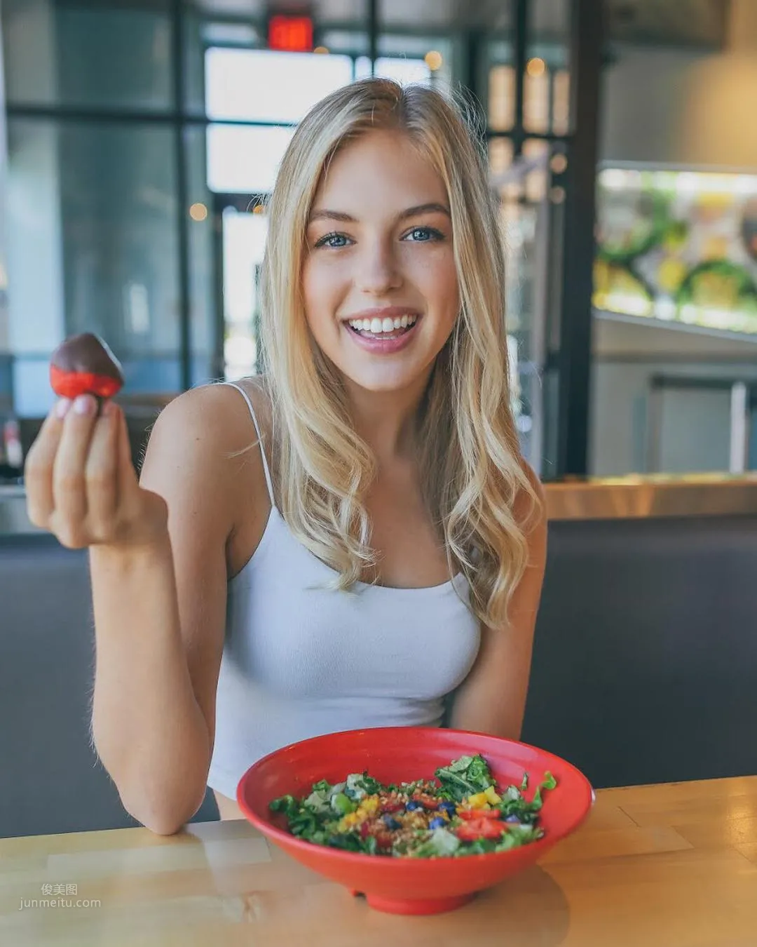 Gabby Thomas- 青春的气息抵挡不住_13