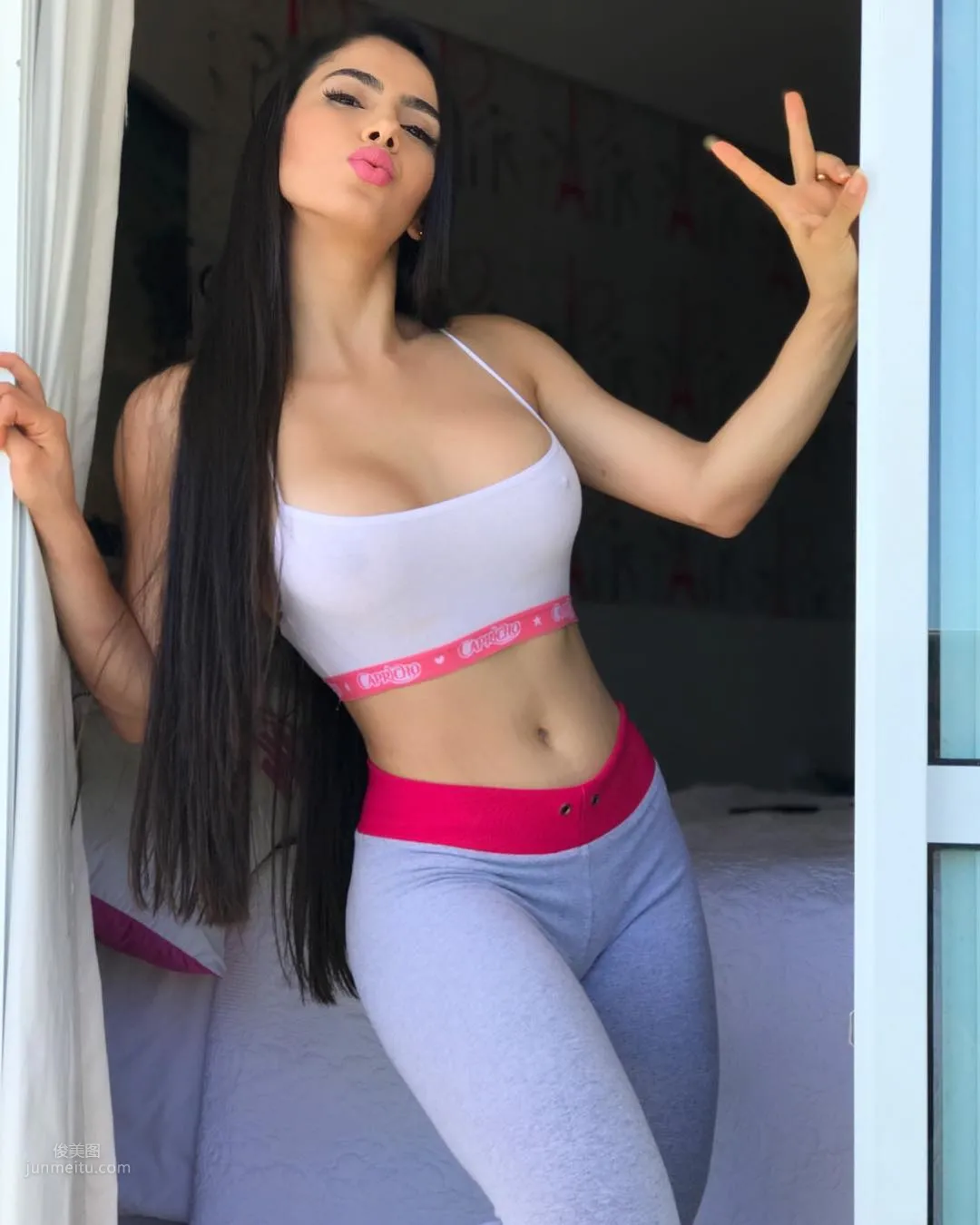 巴西主音Juliana Bonde，歌好聽人好看！ 10