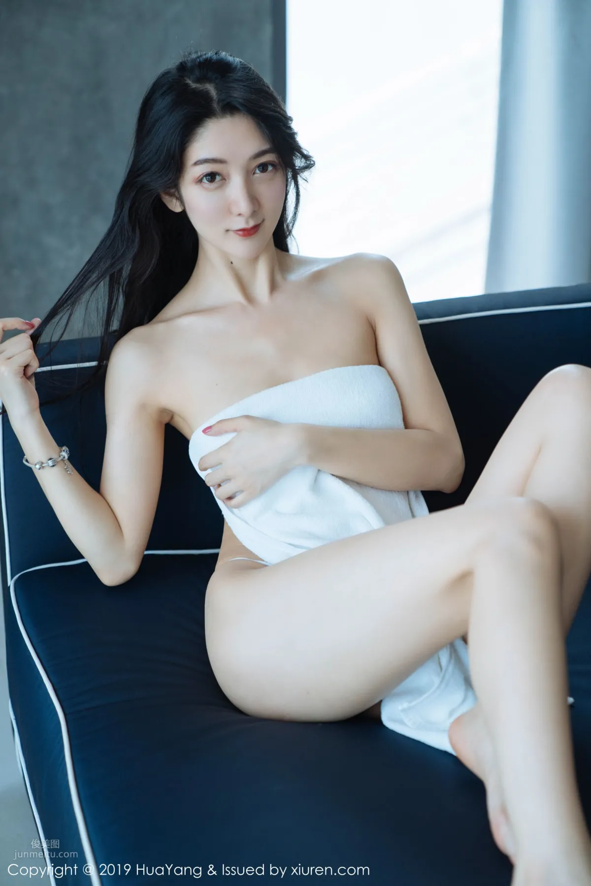 女神Angela喜歡貓 紅色吊帶浴巾裹身 9