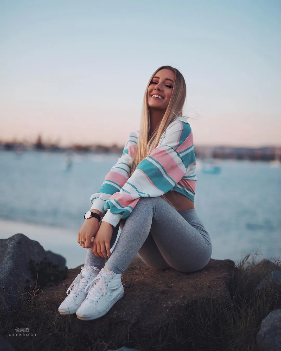 Aspen Mansfield- 学院派女神「性感小蛮腰」充满诱惑_35
