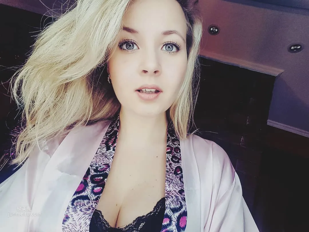 Valeriya Asmr- 喜歡玩牛奶的小姐姐 7