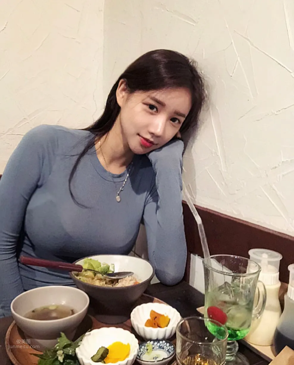 漂亮的韓國姐姐2km2km，她請吃飯你會拒絕麼? 21