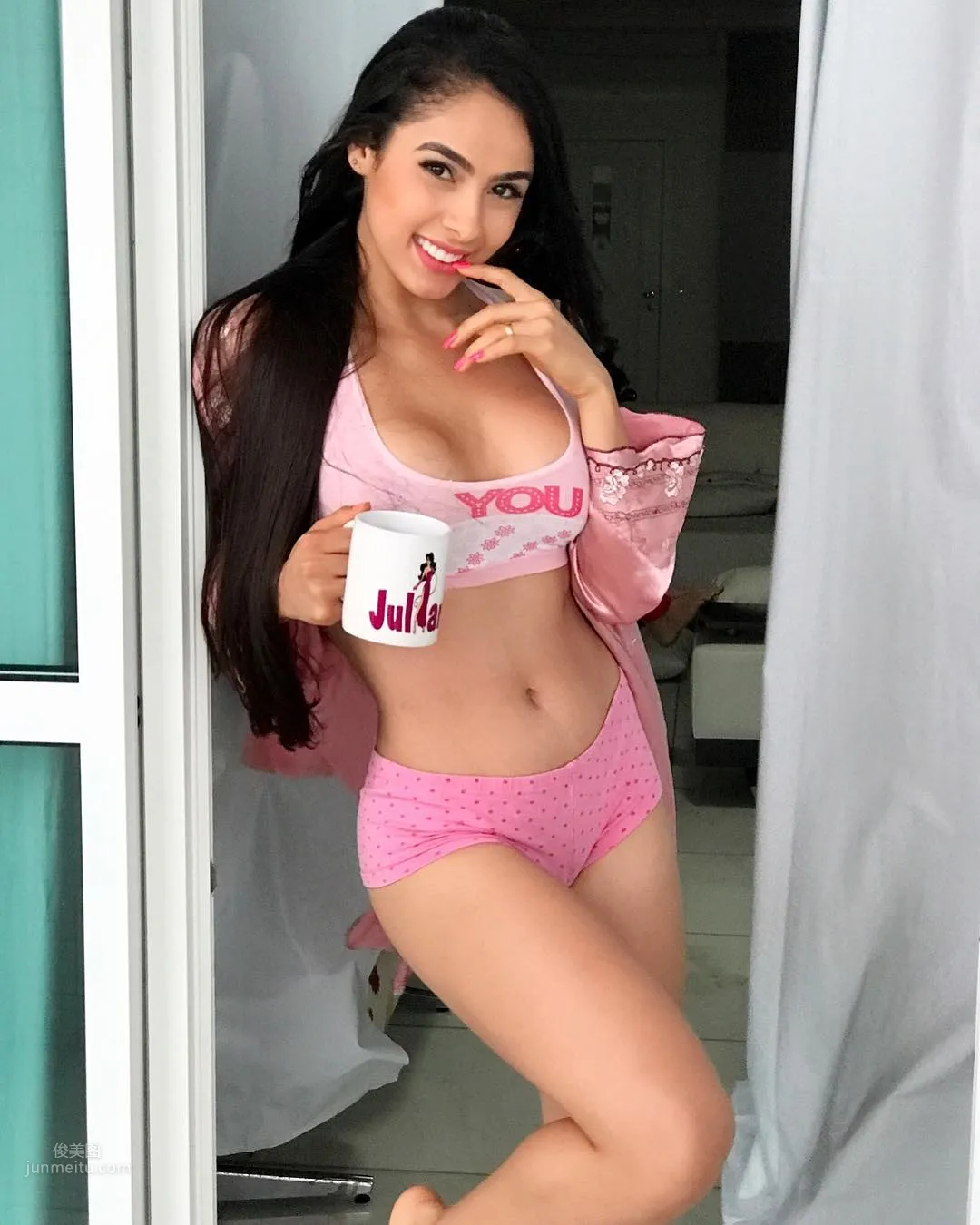 巴西主音Juliana Bonde，歌好聽人好看！ 7