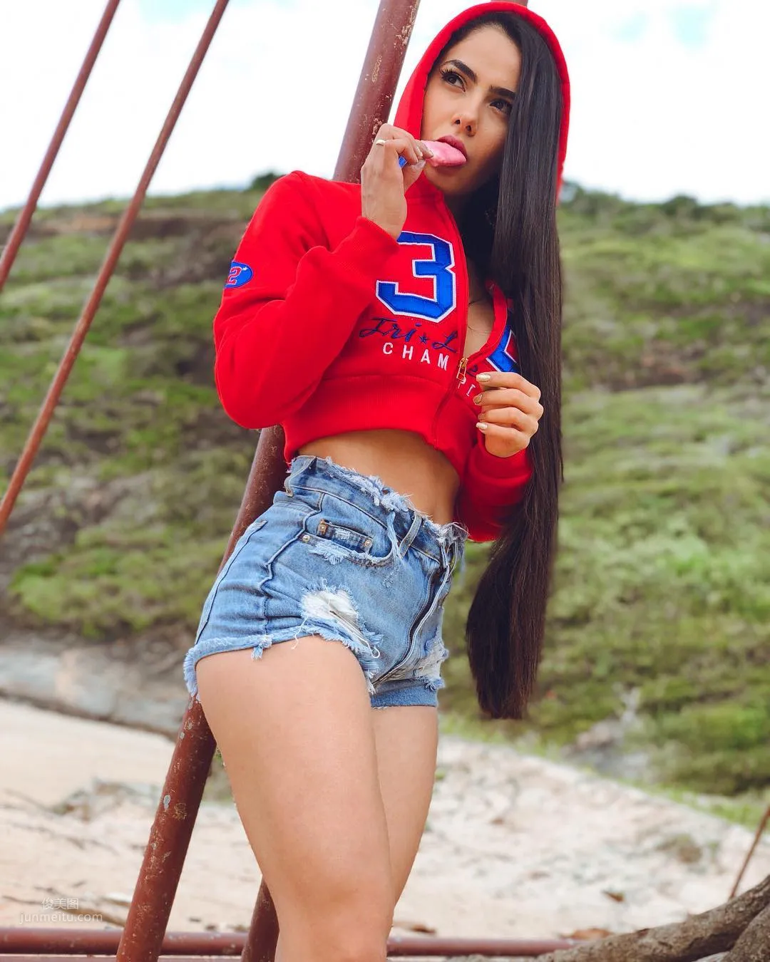 巴西主音Juliana Bonde，歌好聽人好看！ 27