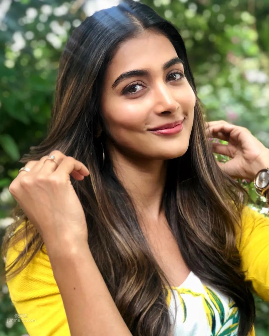 Pooja Hegde- 印度美人顔值氣質好 17