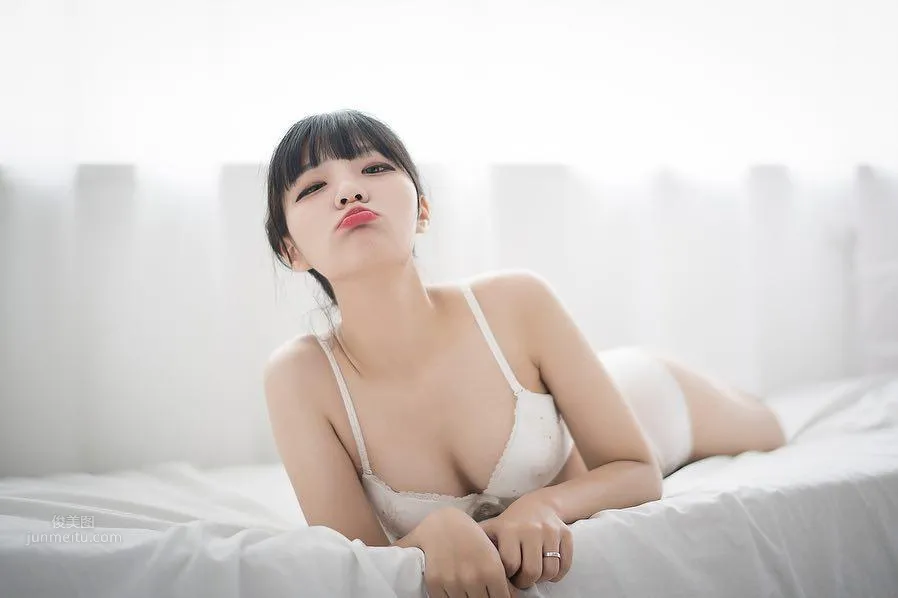 韓模JenJen- 畫公仔畫出心口 10