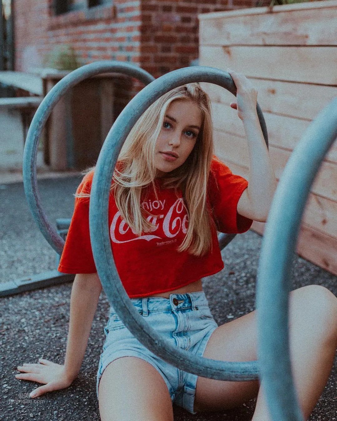Gabby Thomas- 青春的气息抵挡不住_1