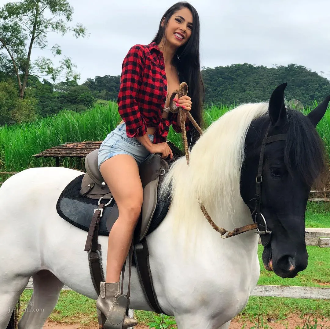 巴西主音Juliana Bonde，歌好聽人好看！ 23