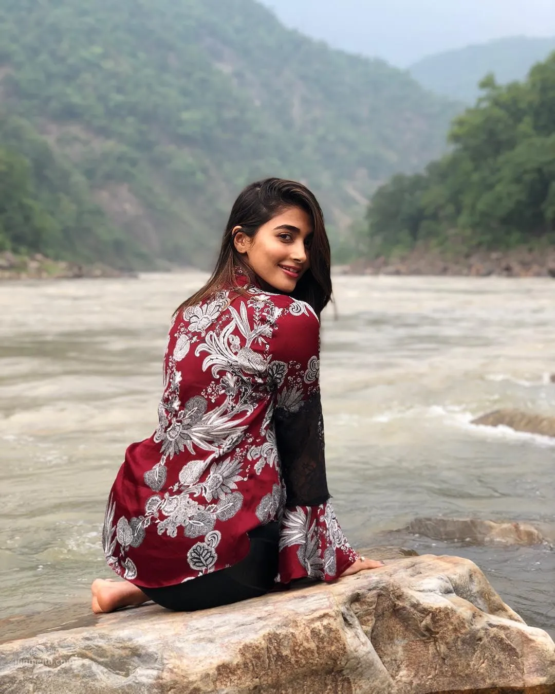 Pooja Hegde- 印度美人顔值氣質好 21
