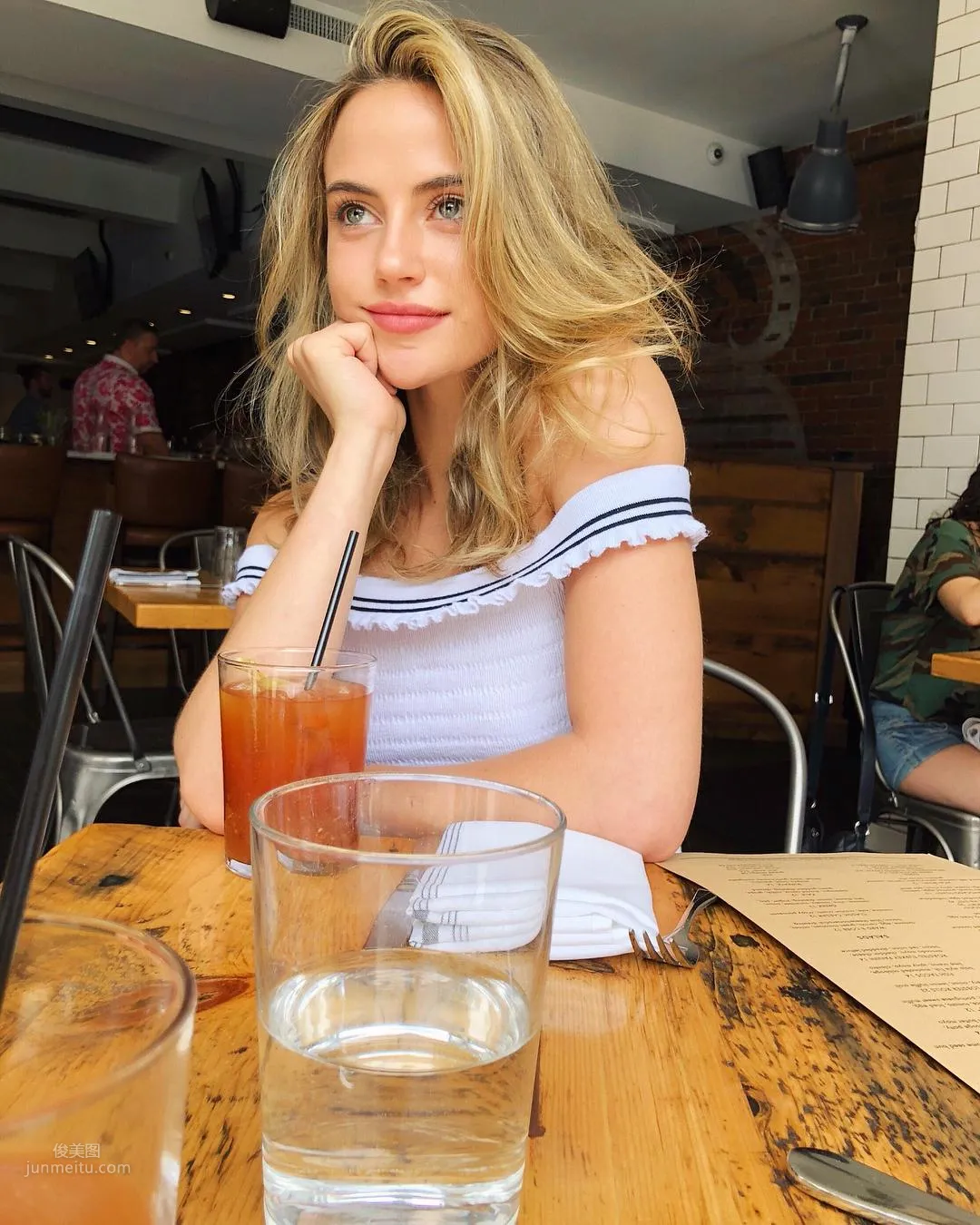 Charlotte McKee- 女友系正妹撩動心弦 7