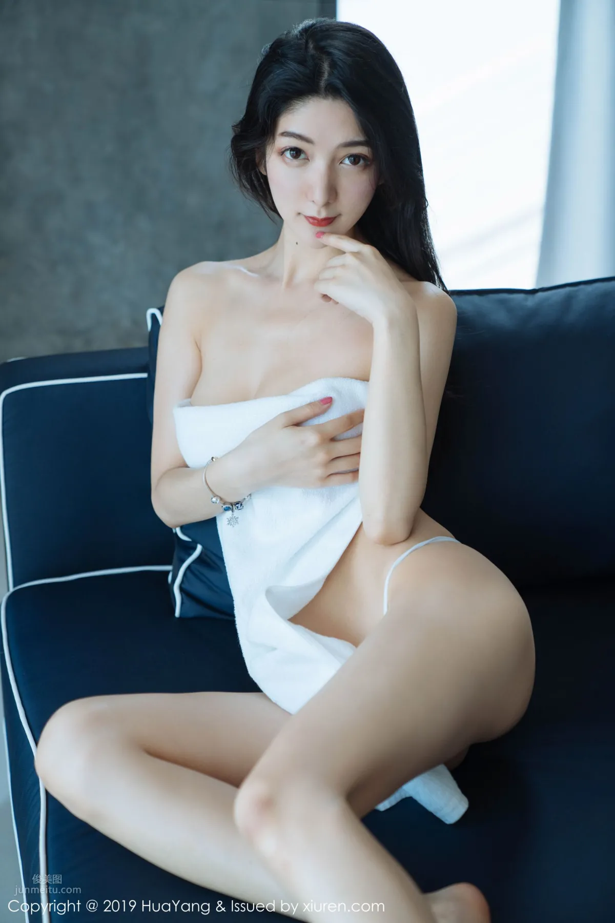 女神Angela喜歡貓 紅色吊帶浴巾裹身 30