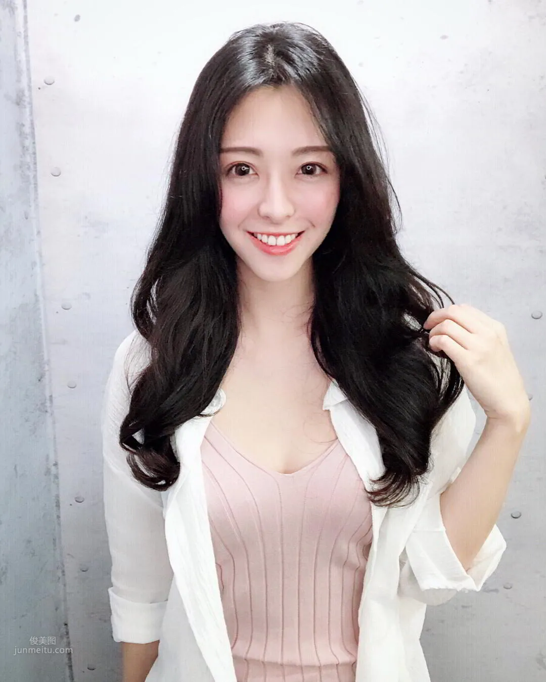 超正護理師Ashley，細腰飽滿上圍辣翻網友 4