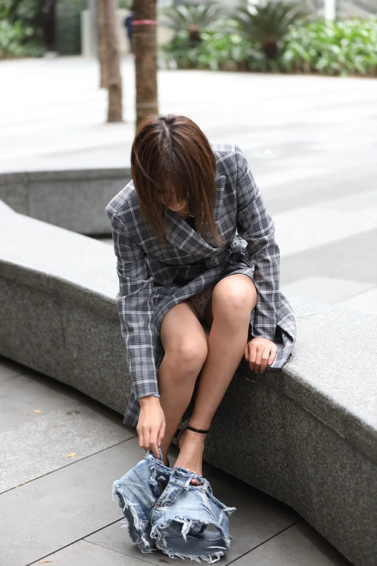 SOLO尹菲- 熱褲高跟美女街拍原圖 179