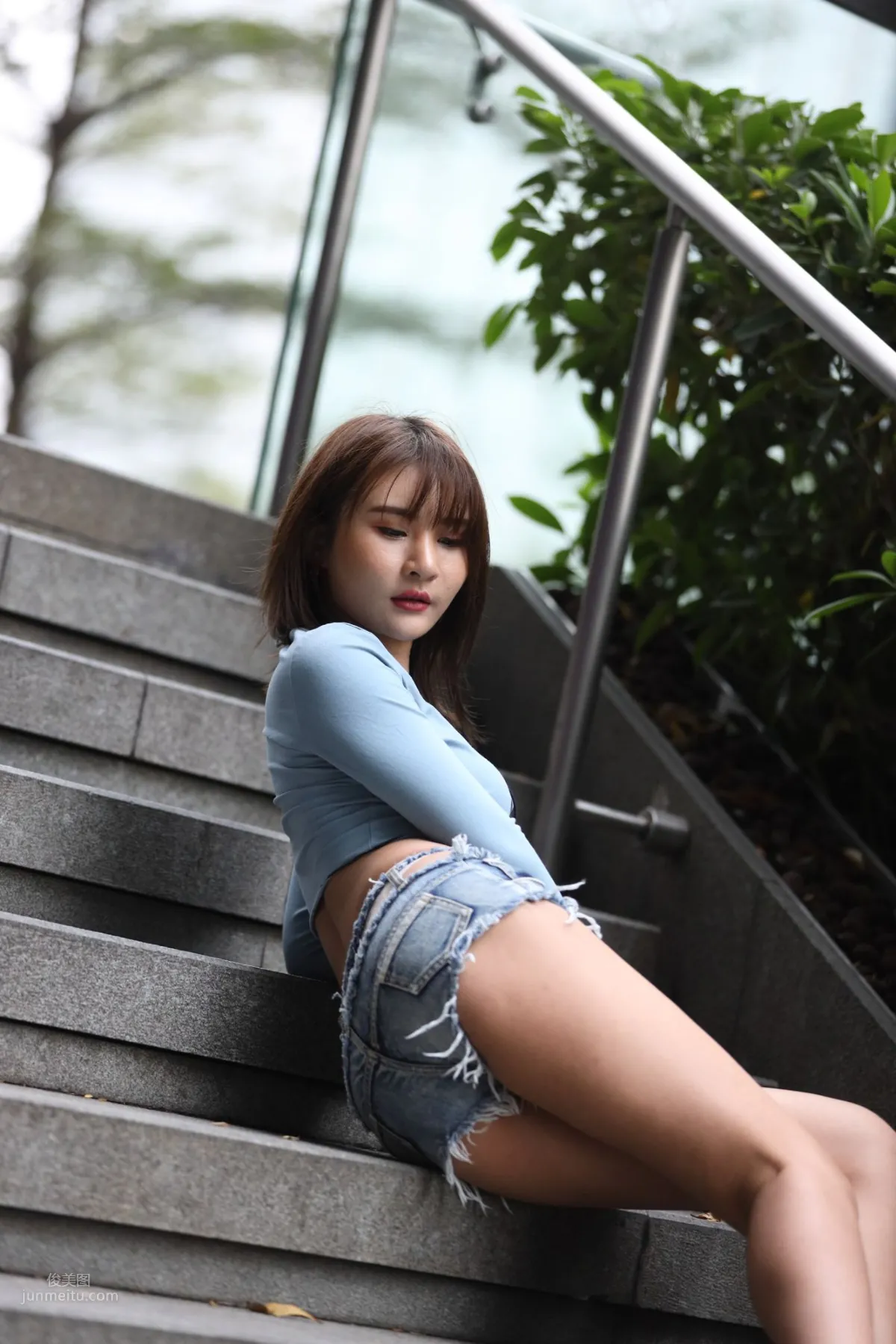 SOLO尹菲- 熱褲高跟美女街拍原圖 129