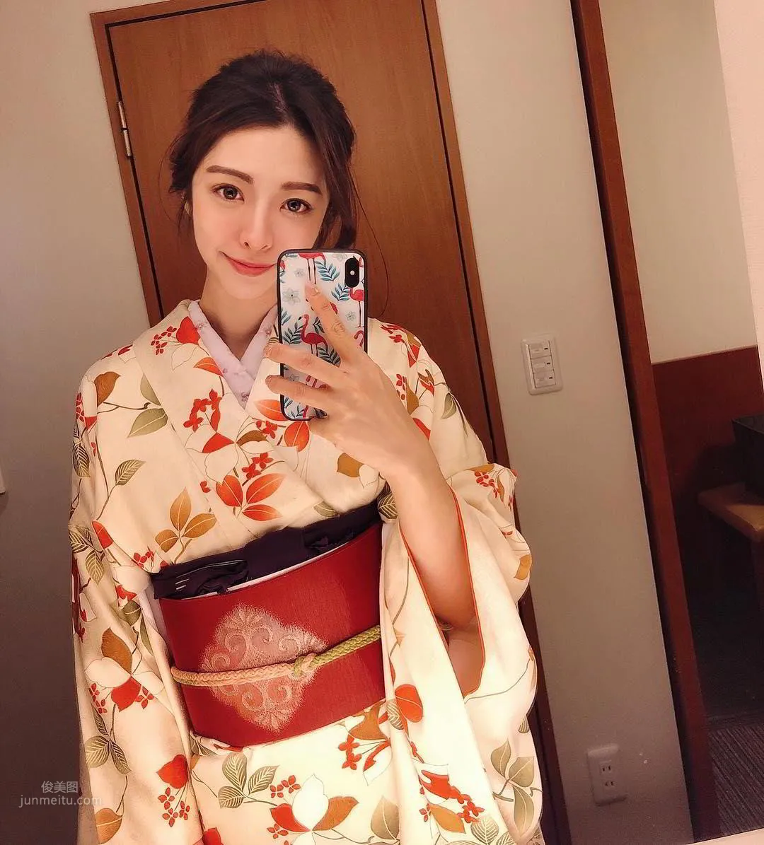 超正護理師Ashley，細腰飽滿上圍辣翻網友 20