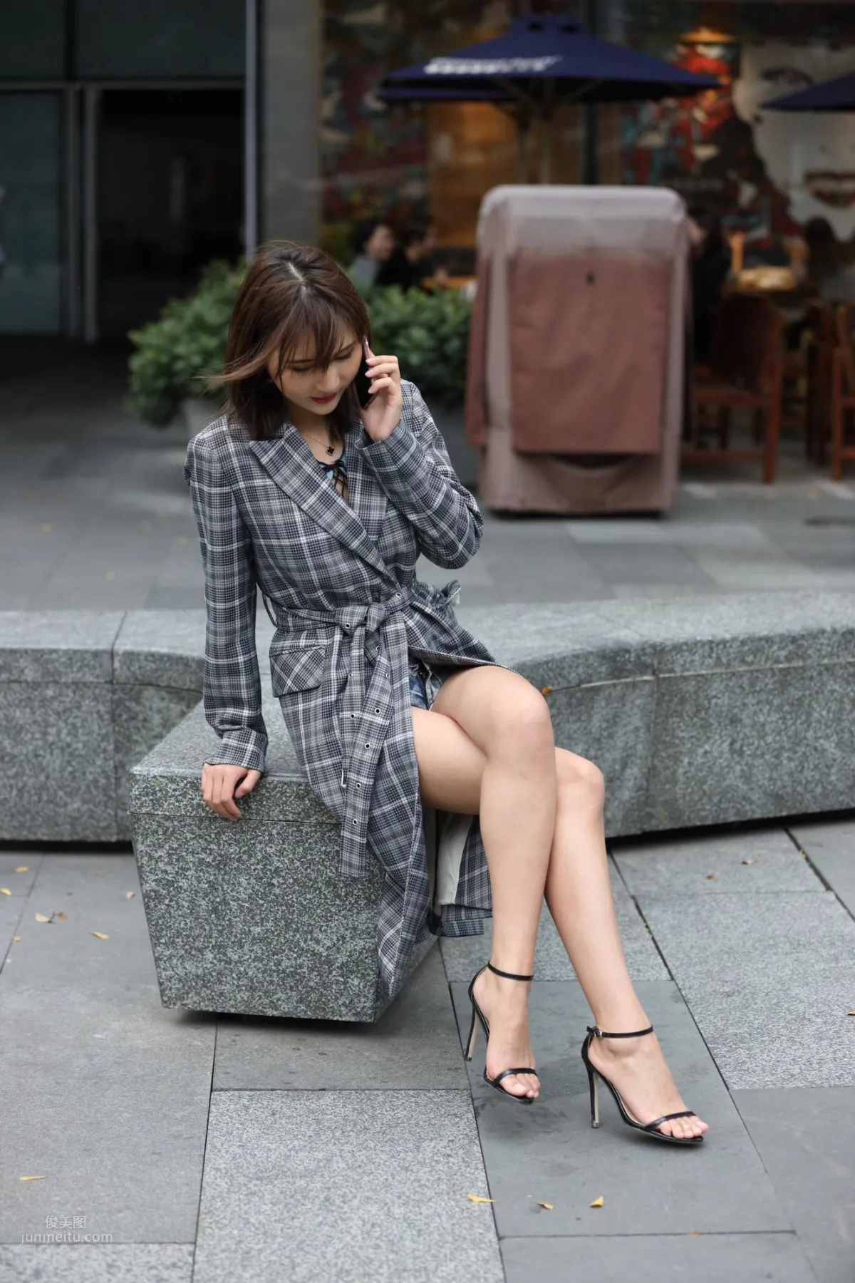 SOLO尹菲- 热裤高跟美女街拍原图_17