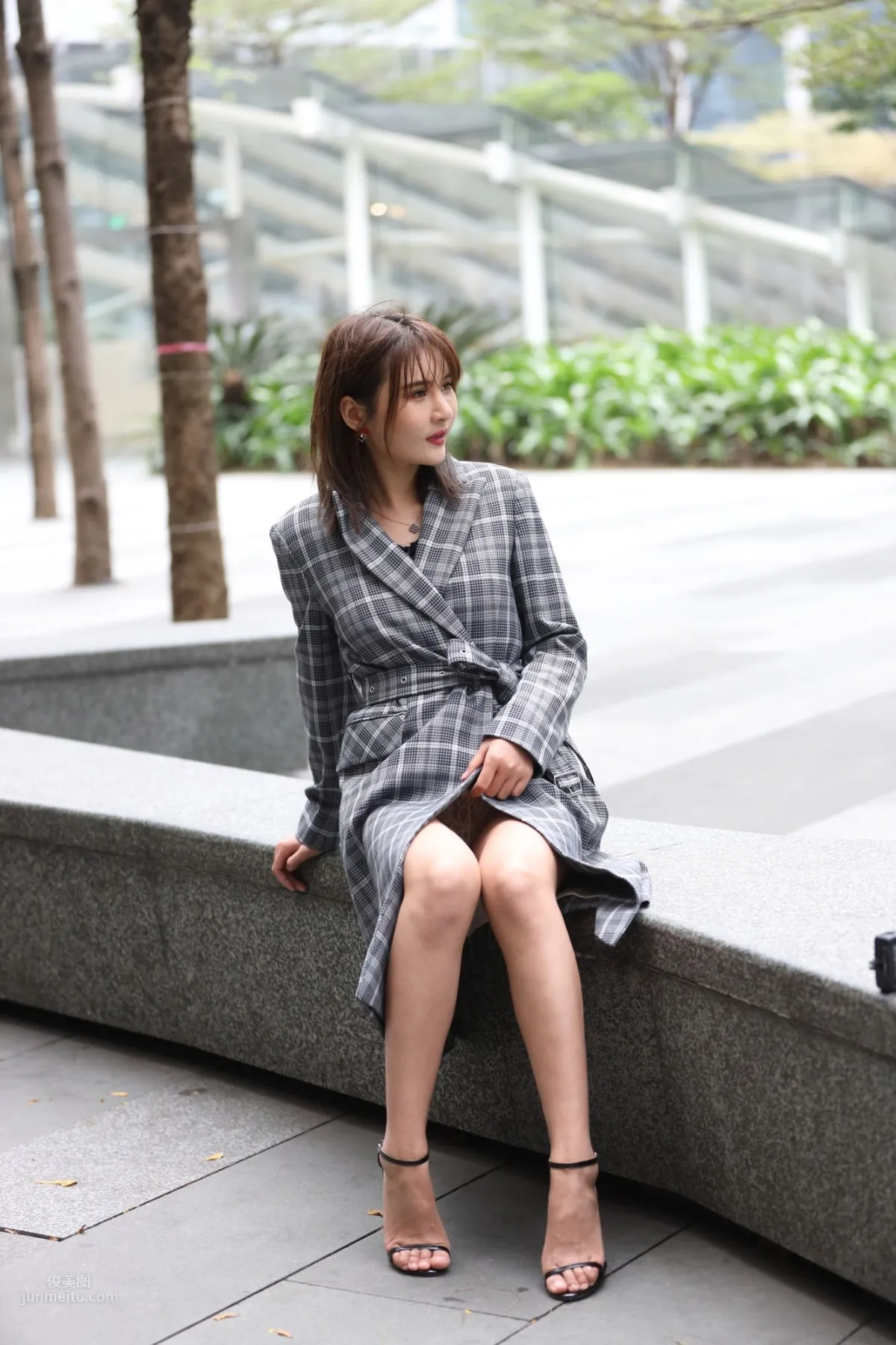 SOLO尹菲- 熱褲高跟美女街拍原圖 184