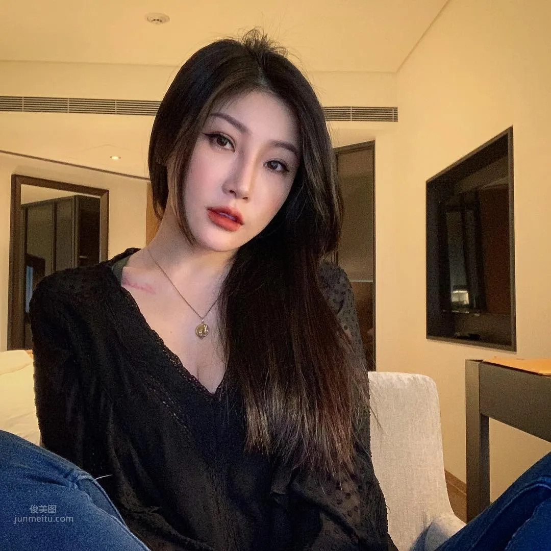 台灣妹子Lusia Tseng曲線健美火辣 「前凸後翹」大膽拍！ 12