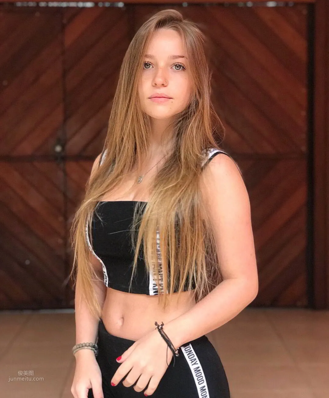 18歲巴西妹子Raphaella Bonaldi Sobral美照 20