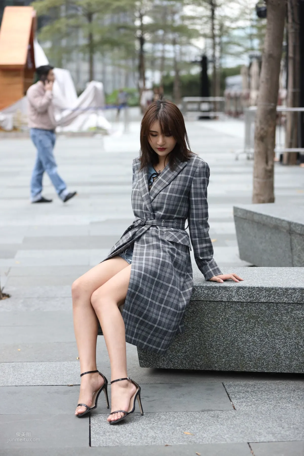 SOLO尹菲- 热裤高跟美女街拍原图_11