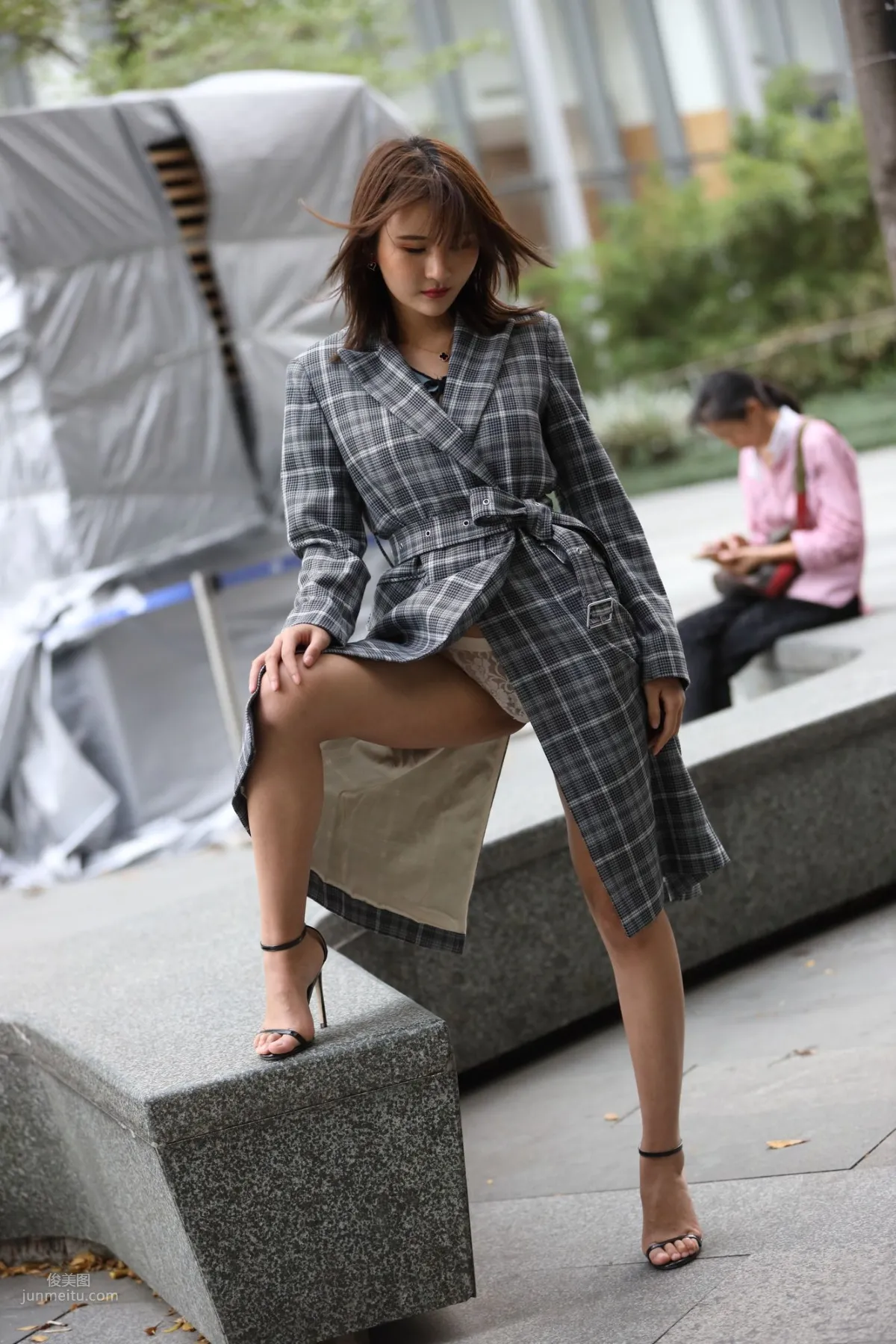 SOLO尹菲- 熱褲高跟美女街拍原圖 195