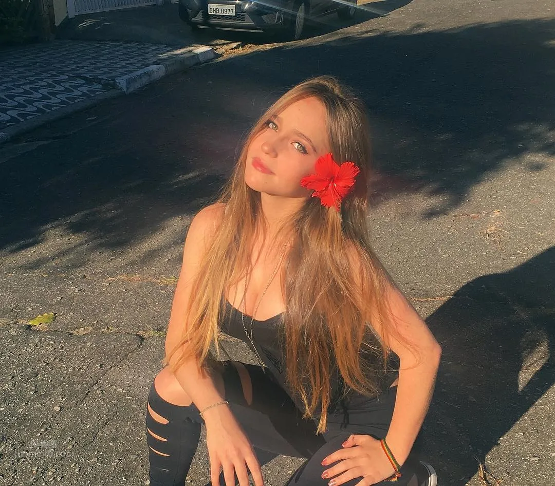 18歲巴西妹子Raphaella Bonaldi Sobral美照 5
