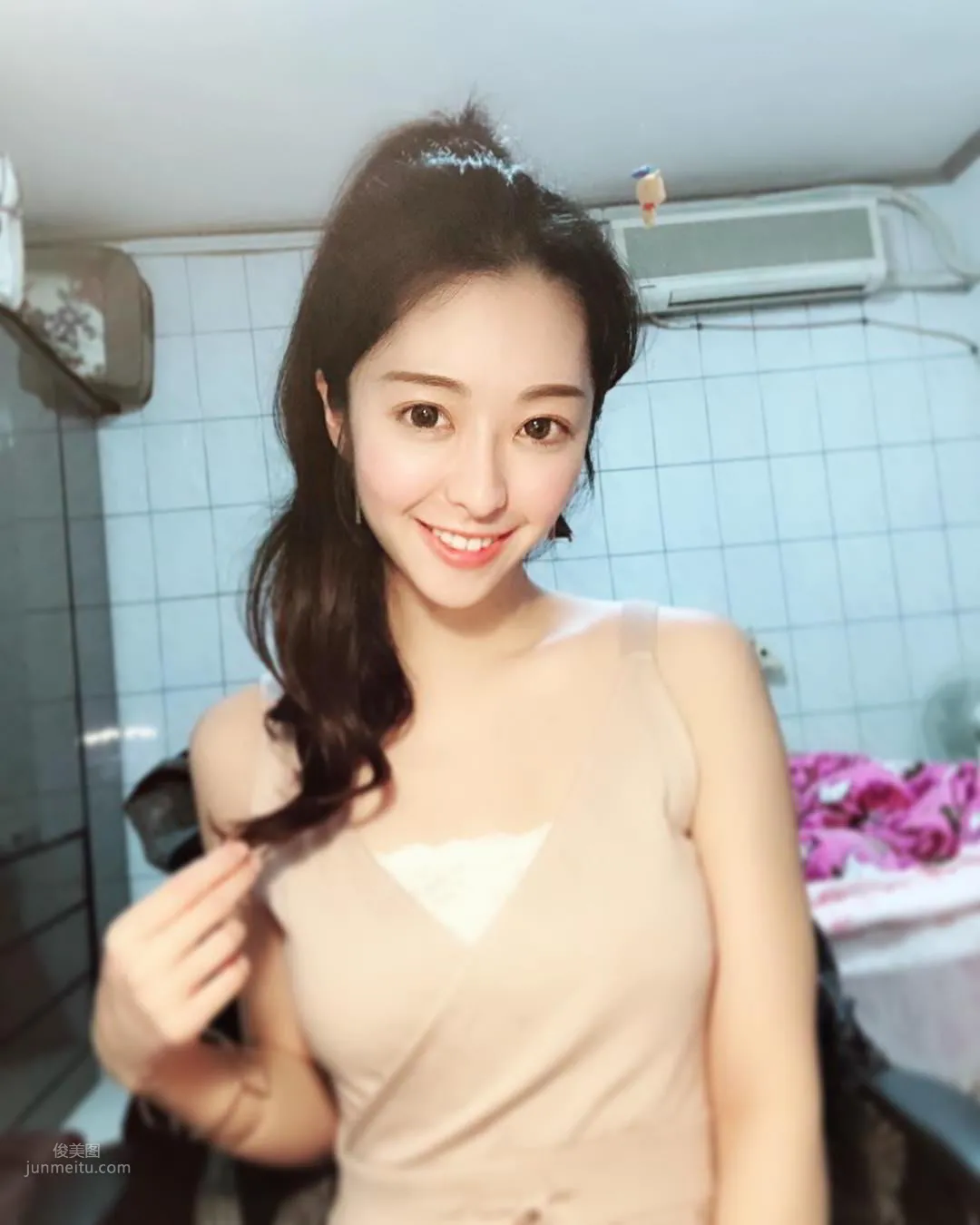 超正護理師Ashley，細腰飽滿上圍辣翻網友 3