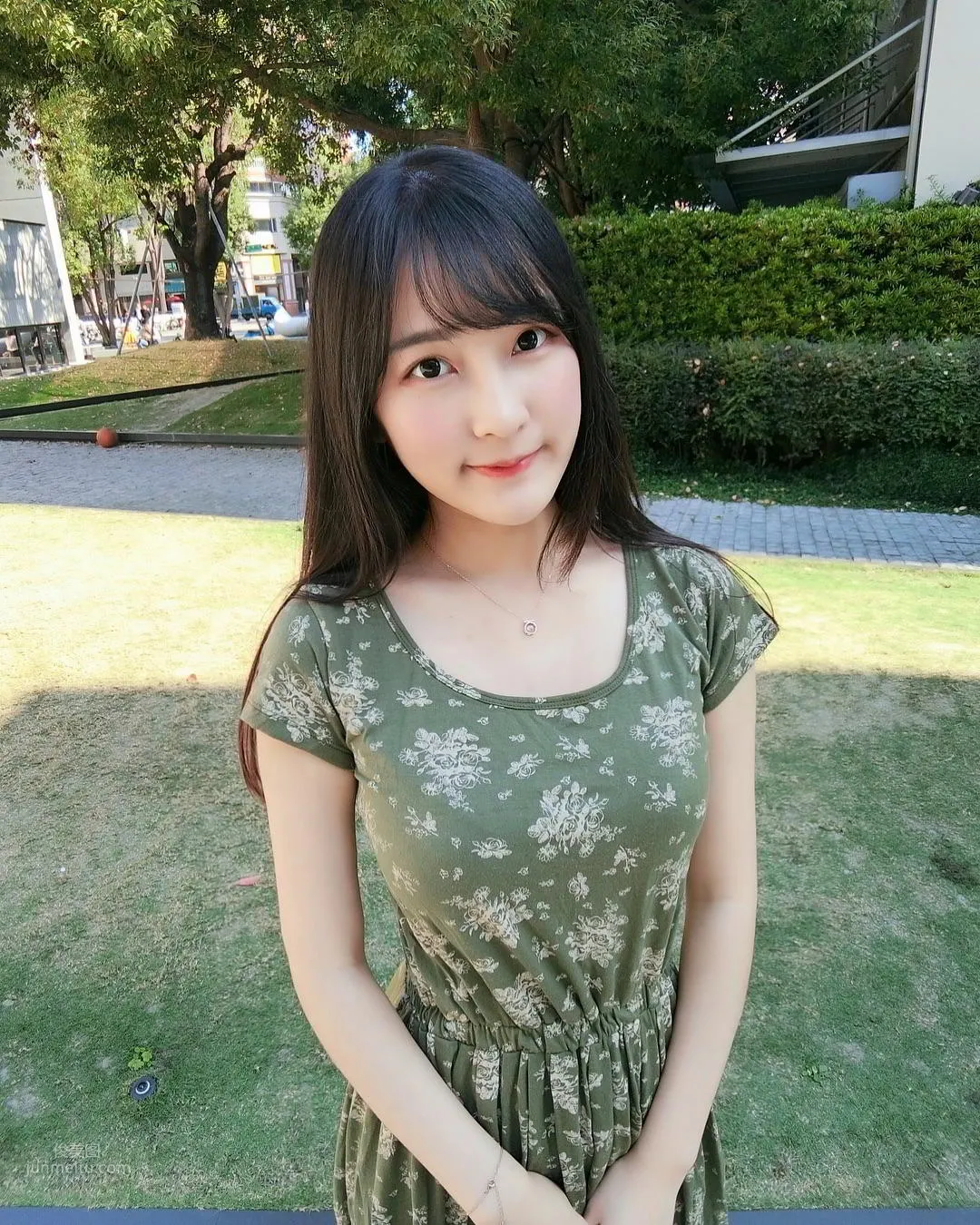 鄰家女孩依梨 不小心曝光神秘地帶 20