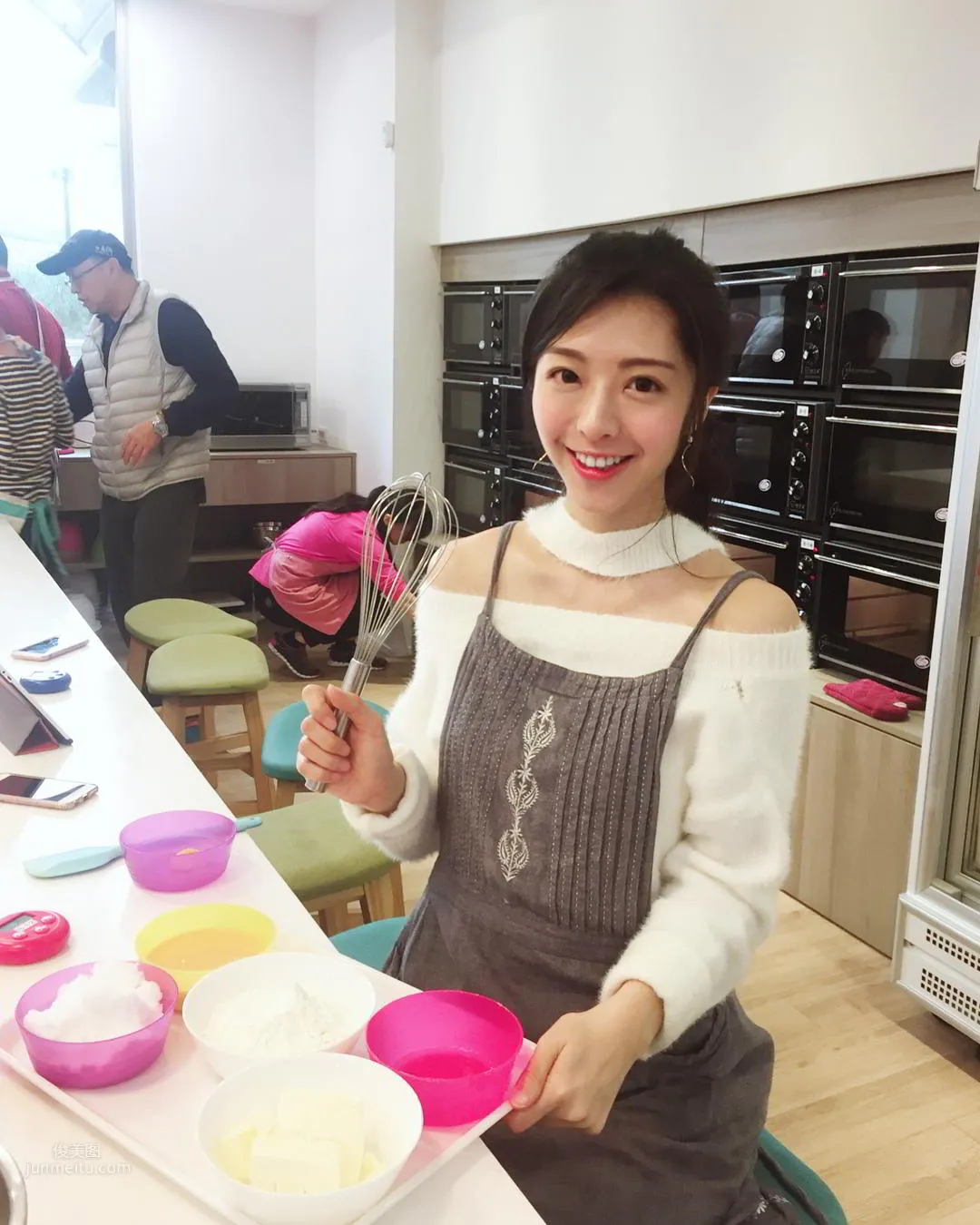 超正護理師Ashley，細腰飽滿上圍辣翻網友 2