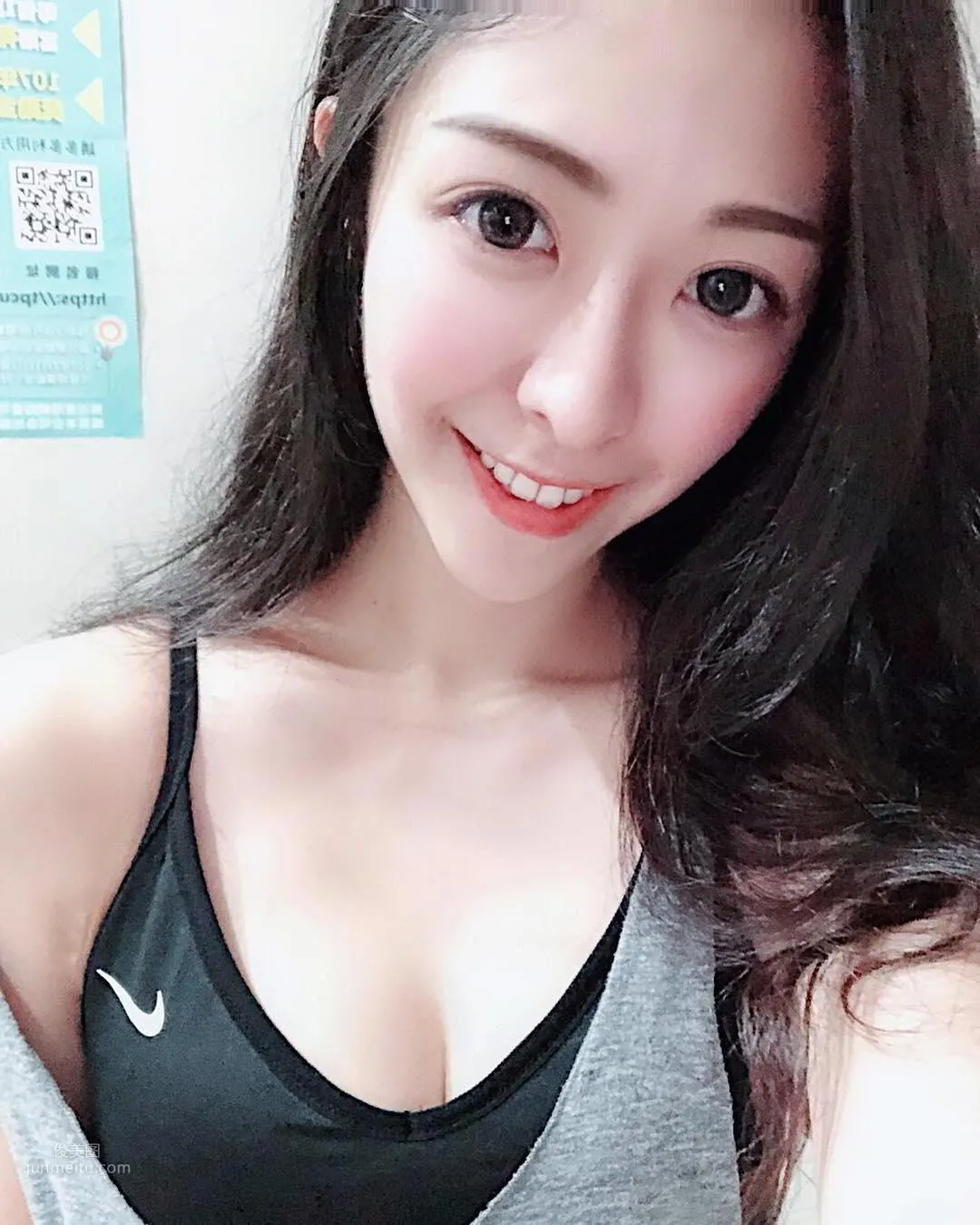 超正護理師Ashley，細腰飽滿上圍辣翻網友 8