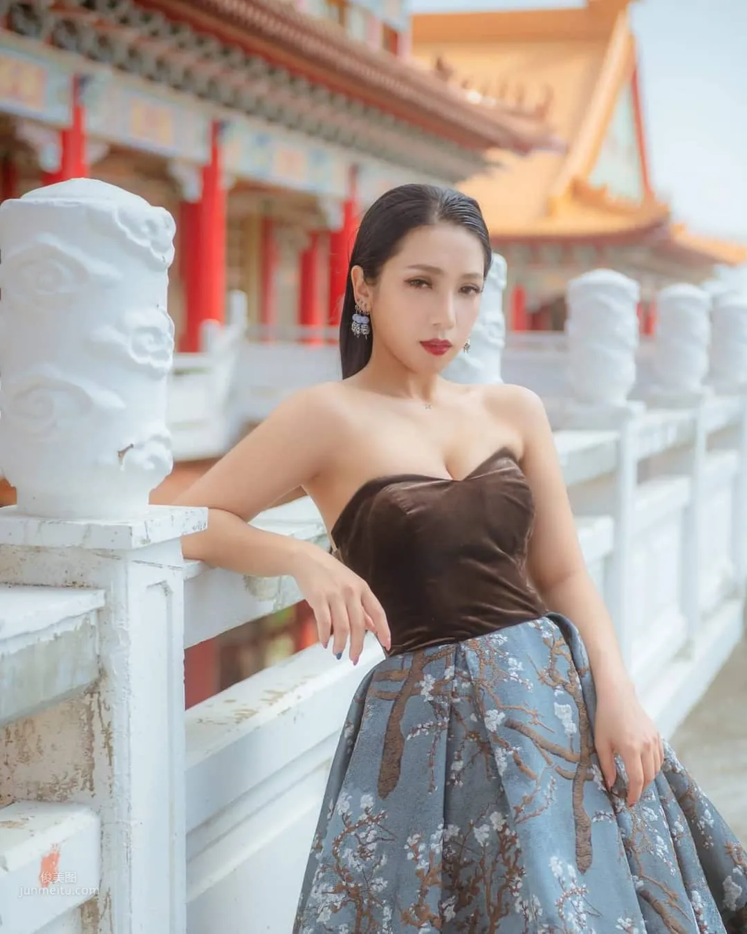 辣度破表！暗黑系美人「MI美伊」私房照 3