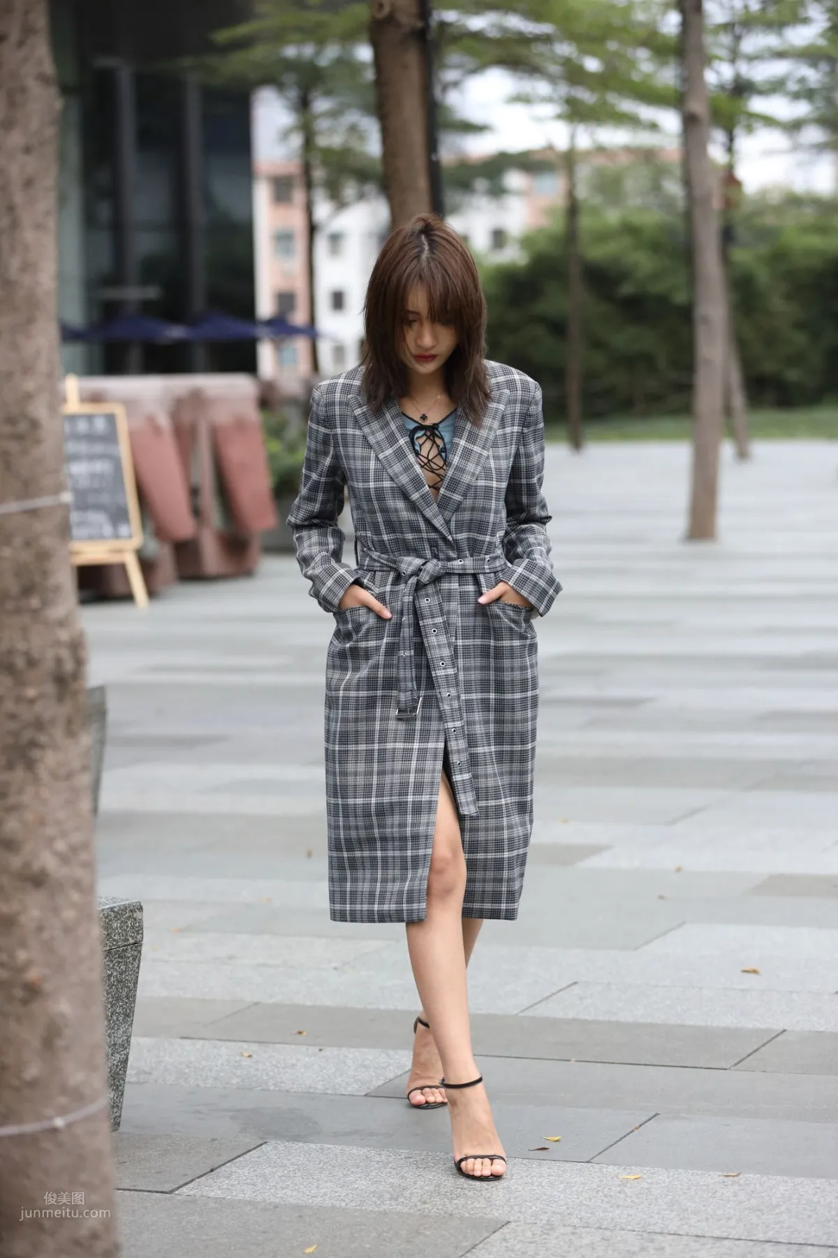 SOLO尹菲- 热裤高跟美女街拍原图_18