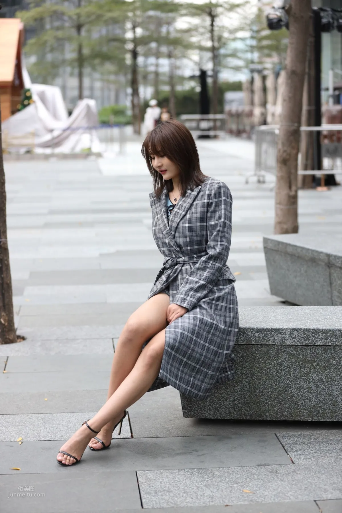 SOLO尹菲- 热裤高跟美女街拍原图_12