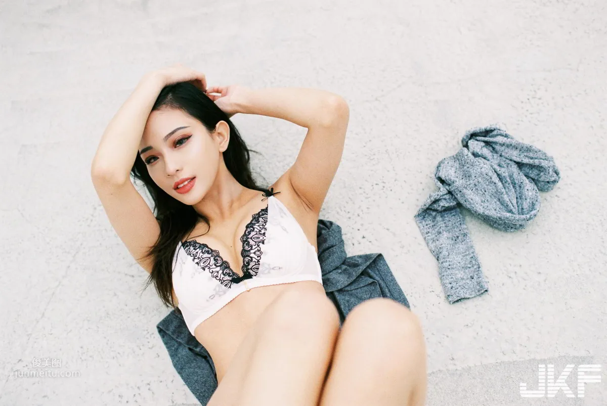 天菜型9头身白皙美腿正妹「Jessie」的大胆细宽丁情欲诱惑！_10