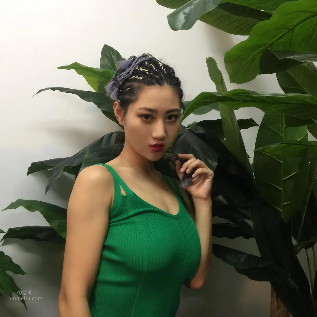 正妹Cassy Luu火辣健身照「胸型超凸出」 28