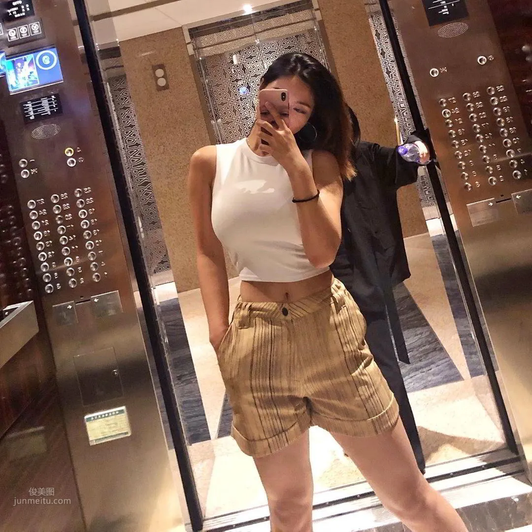 正妹Cassy Luu火辣健身照「胸型超凸出」 40