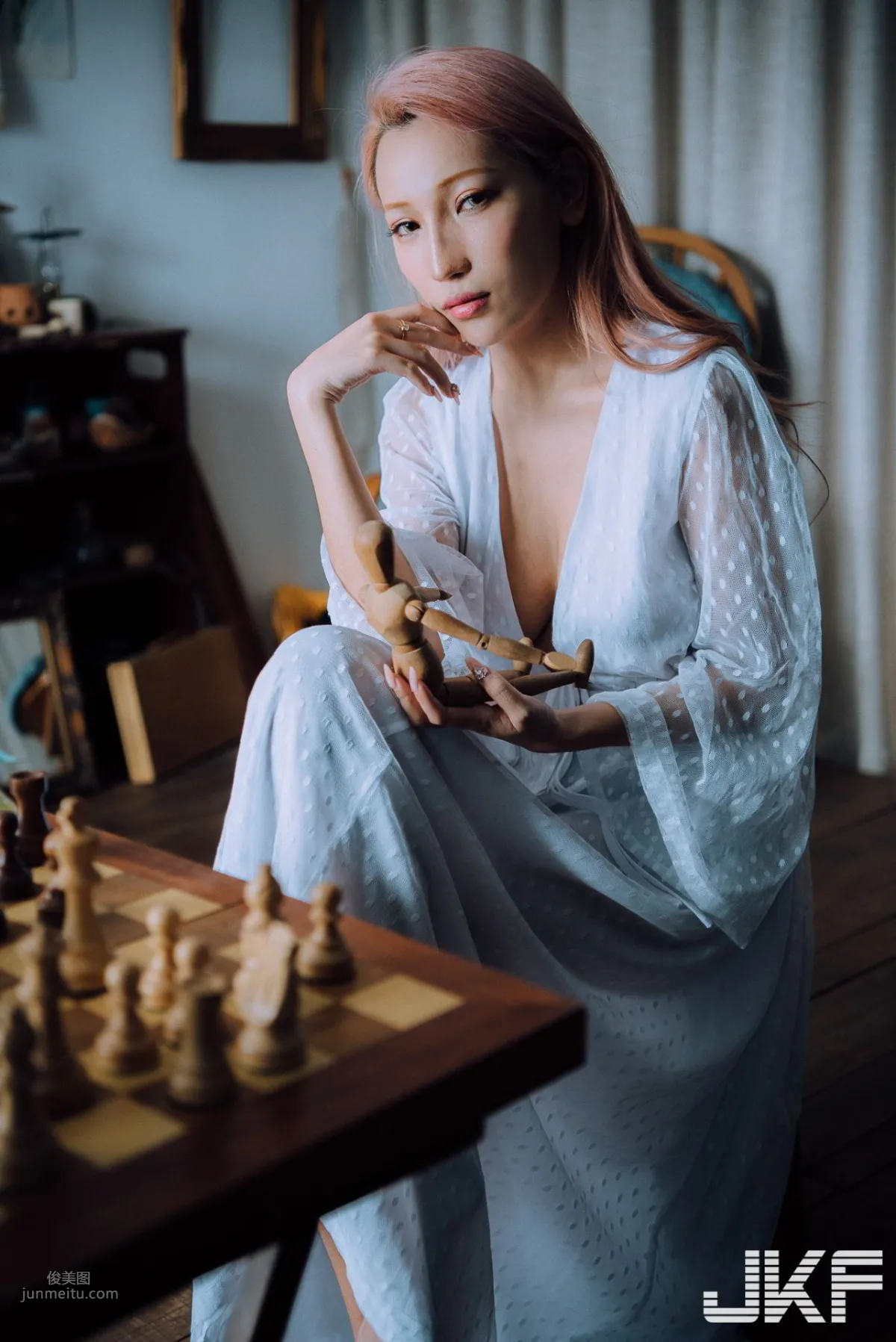 讓人完全無法專心上課的火辣G罩杯辣師「34G Coco」美術班開課！ 16