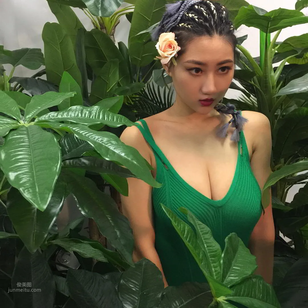 正妹Cassy Luu火辣健身照「胸型超凸出」 26