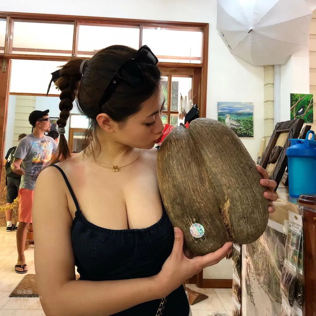 正妹Cassy Luu火辣健身照「胸型超凸出」 11