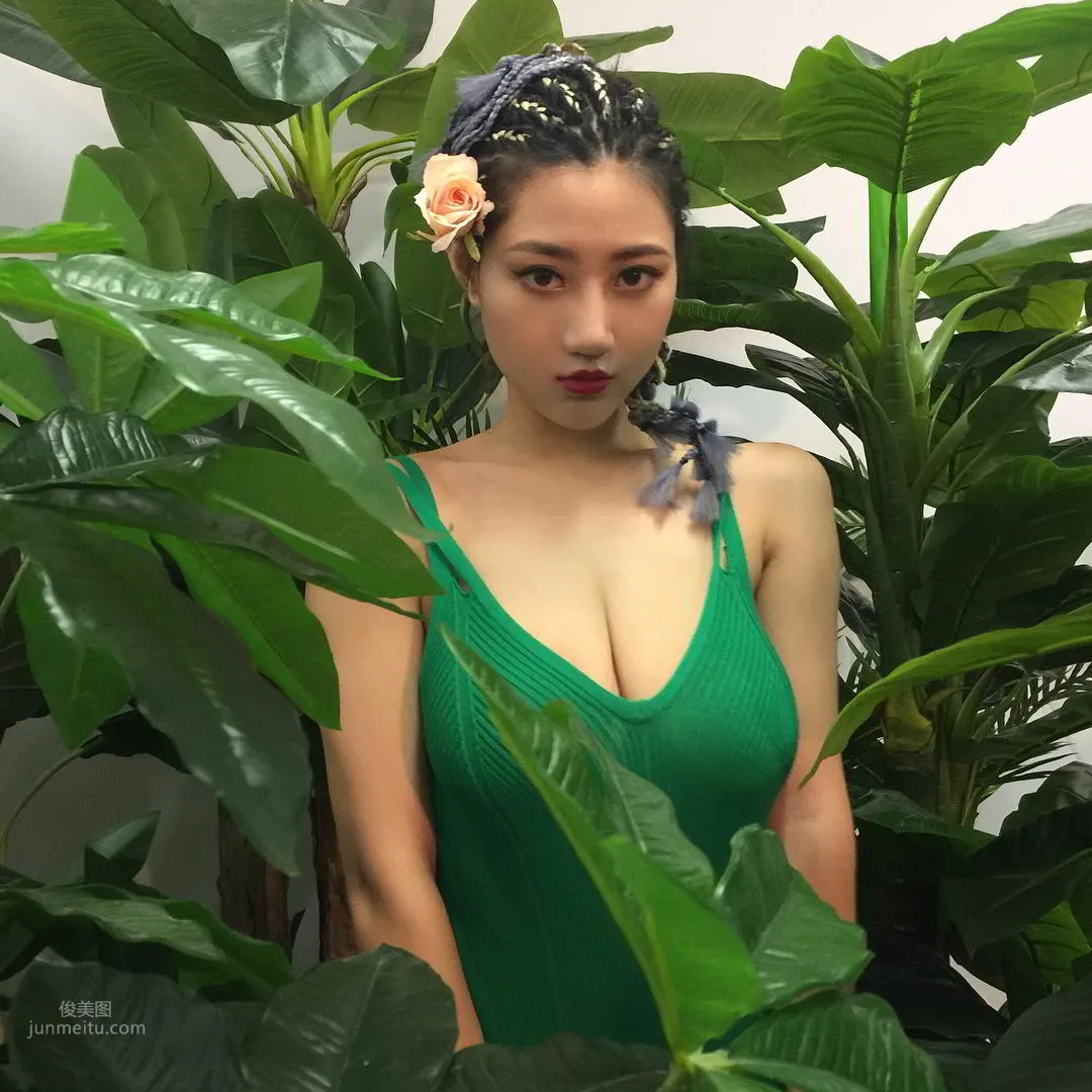 正妹Cassy Luu火辣健身照「胸型超凸出」 27