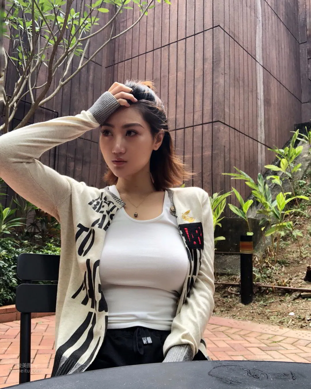 正妹Cassy Luu火辣健身照「胸型超凸出」 32